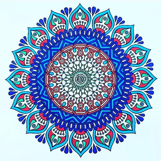 ideias de mandalas coloridas para decorar sala