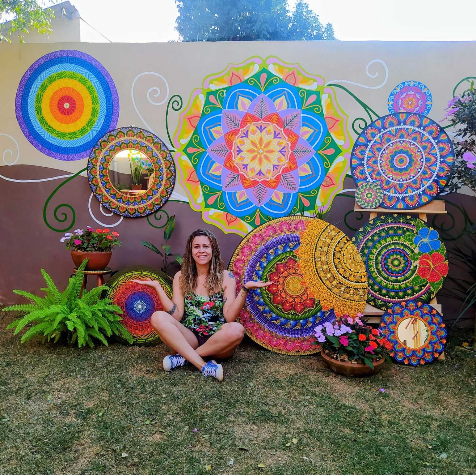 ideias de mandalas coloridas para decorar sala