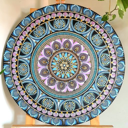 mandala colorida vs mandala preta e branca qual escolher