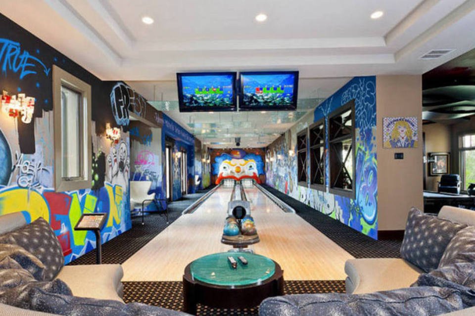 mansão moderna vs mansão clássica interior