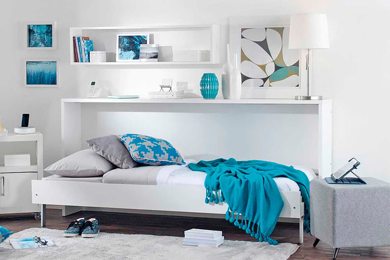 Cozinhas Pequenas e Inteligentes: Soluções com Armários Suspensos e Portas Deslizantes