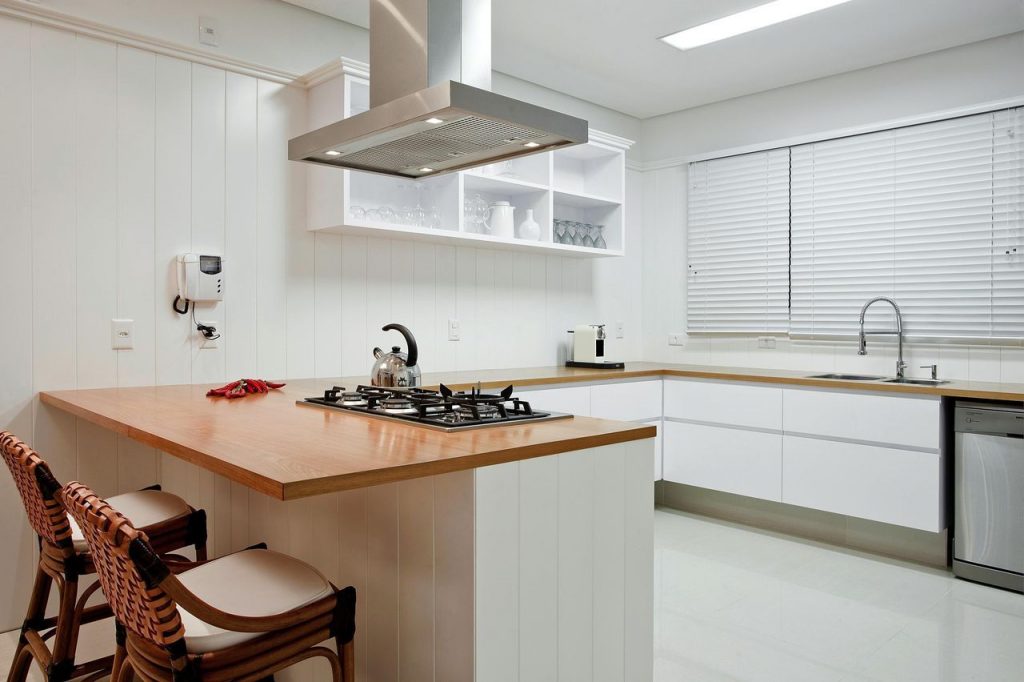 balcão de cozinha americano vs. ilha: qual escolher