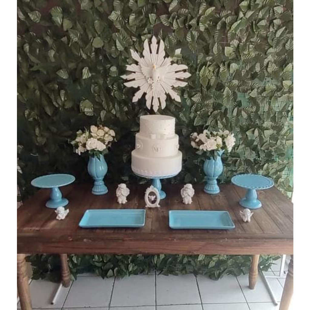 Mesa de batizado com lembrancinhas personalizadas