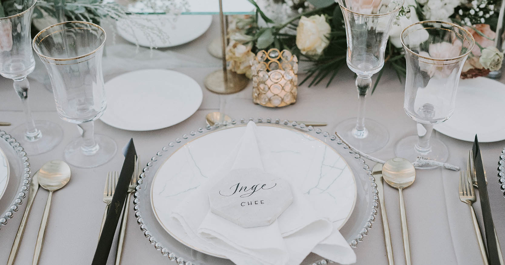 erros comuns ao montar mesa de convidados simples