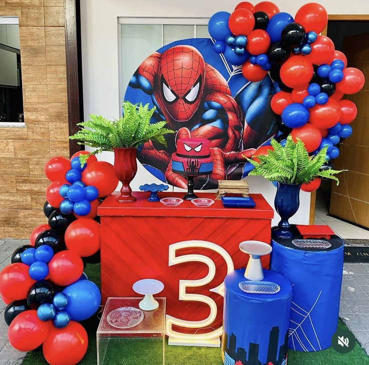 ideias criativas mesa homem aranha simples