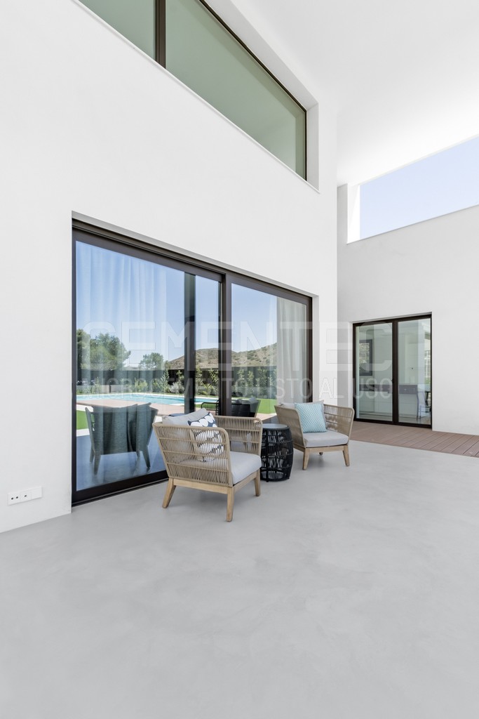 Microcimento sobre Azulejo: Transforme Seu Ambiente Sem Quebra-Quebra