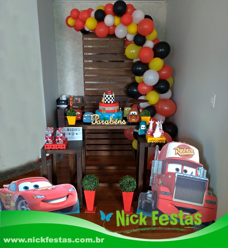 Acessórios Essenciais para uma Mini Decoração de Mesa Versátil