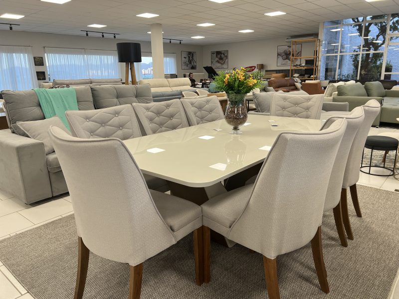 mesa de jantar oval moderna