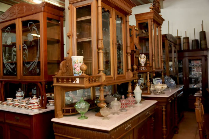 Guia Completo: Como Avaliar a Autenticidade de um Móvel de Antiquário