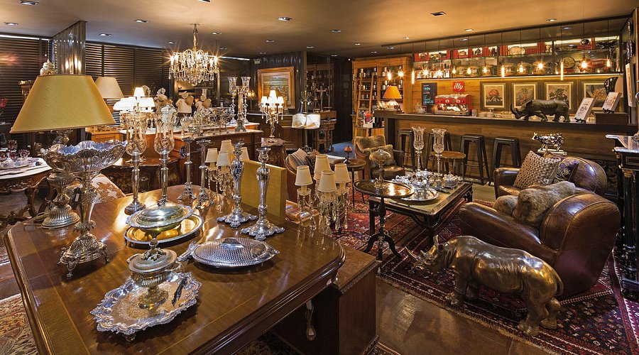 Guia Completo: Como Avaliar a Autenticidade de um Móvel de Antiquário