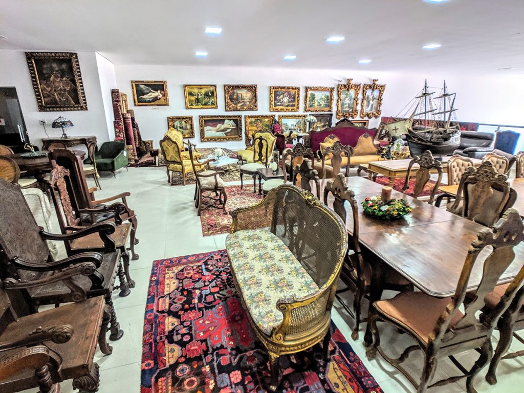 Guia Completo: Como Avaliar a Autenticidade de um Móvel de Antiquário