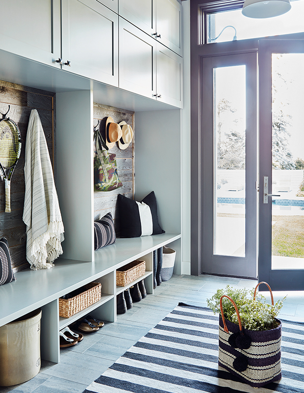 mud room com estação de banho para pets