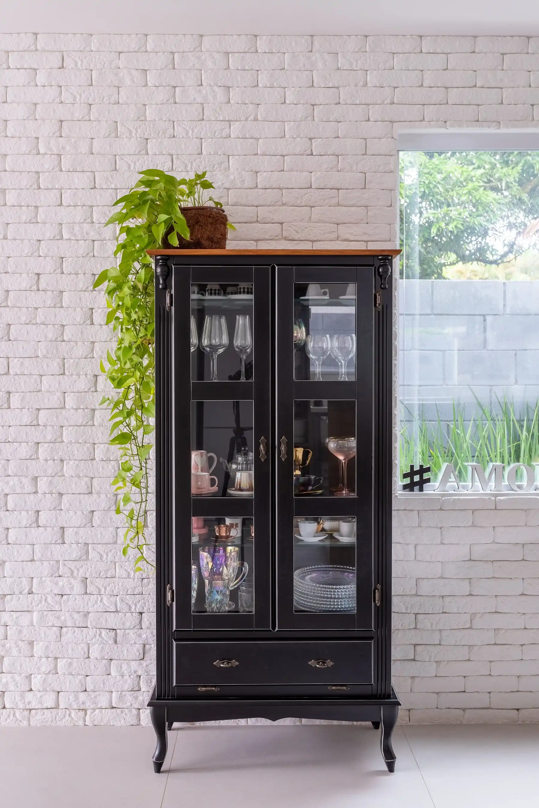 cristaleira com plantas