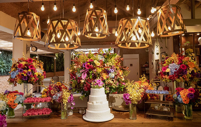 Rua 25 de Março: O Paraíso das Decorações de Festa