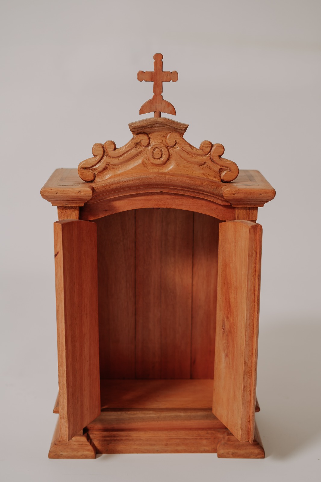 preço médio oratório de madeira personalizado