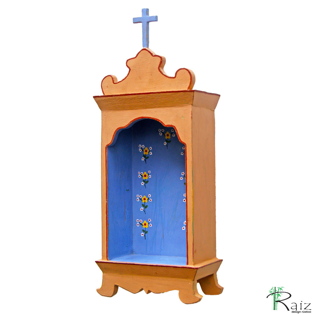 ideias de oratório de madeira para sala de estar