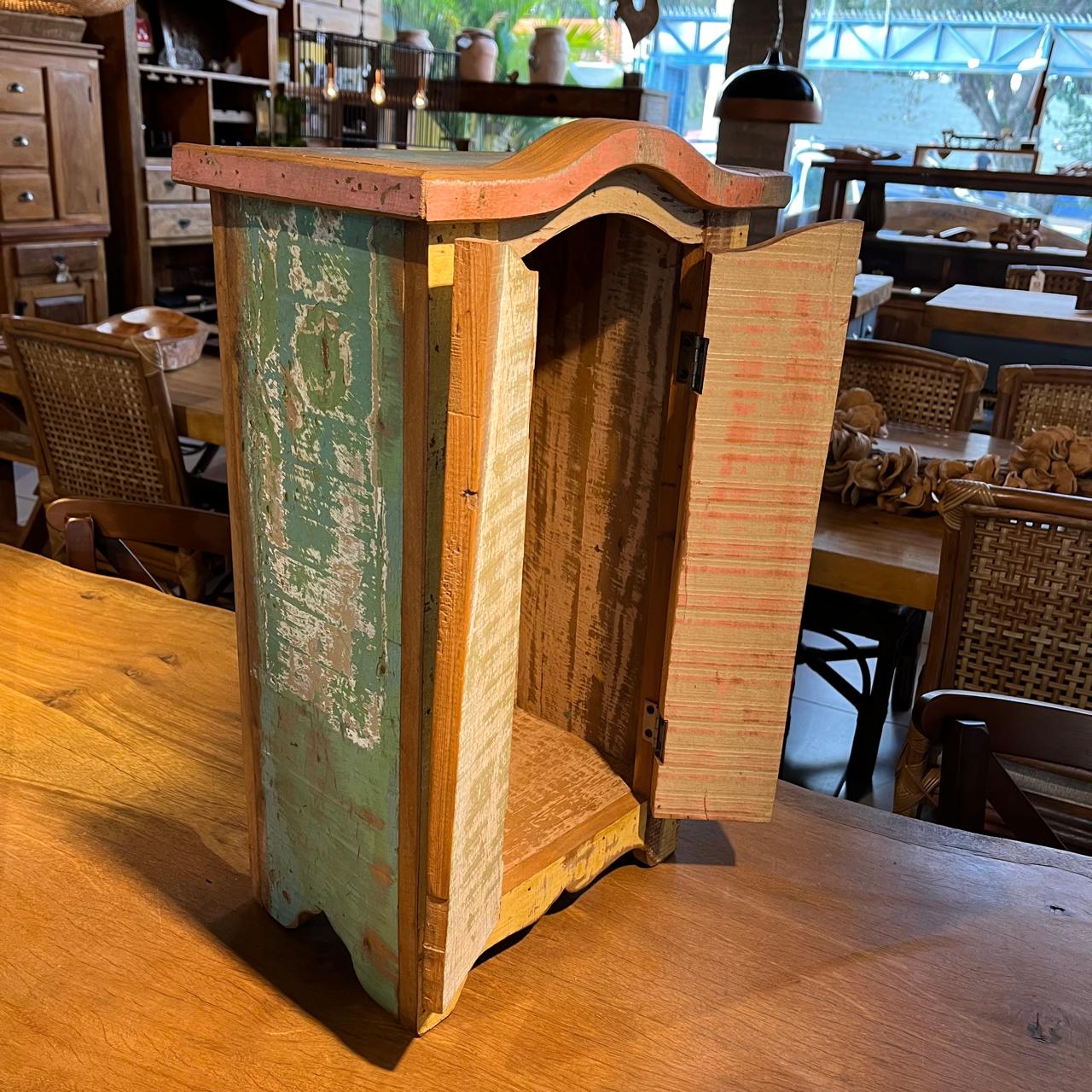 erros comuns ao escolher oratório de madeira