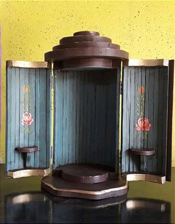 oratório de madeira vs oratório de resina