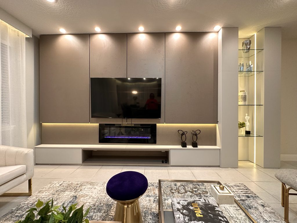 Painel de TV integrado sala de jantar