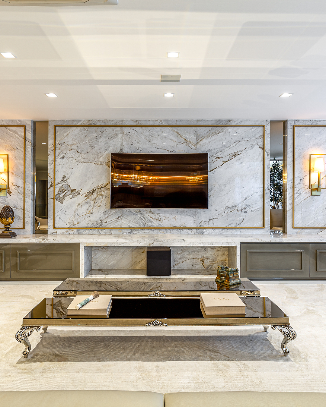 Combinações de painel de TV de porcelanato com rack de madeira