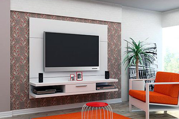 Painel de TV de porcelanato em áreas úmidas