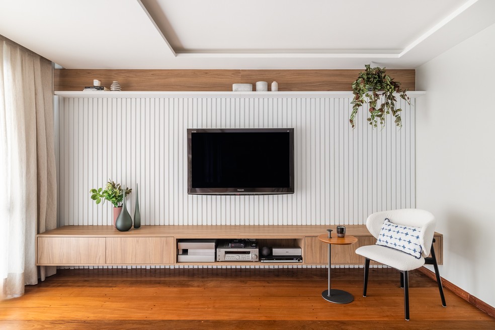 ideias de painel ripado para sala de tv pequena