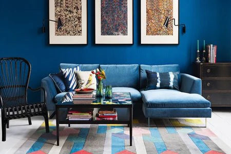 ideias de decoração com parede azul para sala