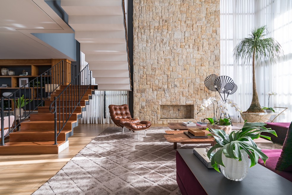 parede de pedra natural na sala