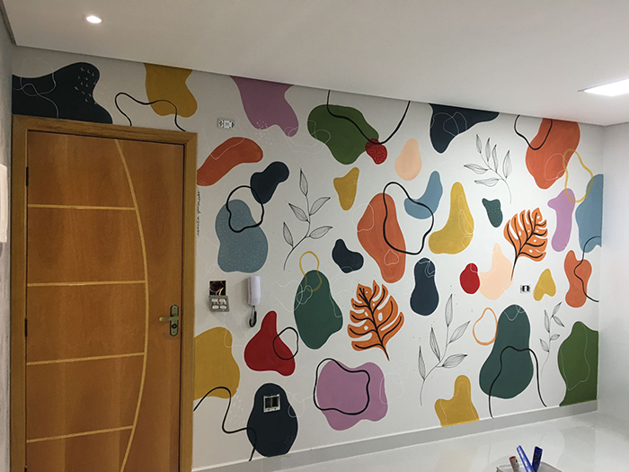 ideias de parede desenhada para sala de estar