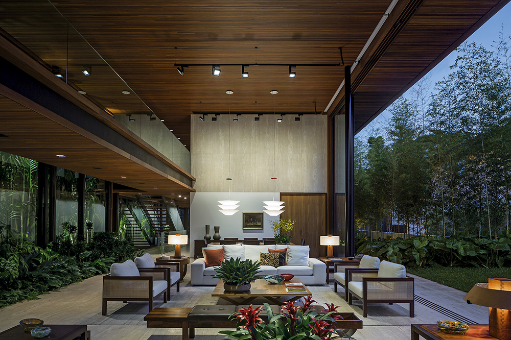 pé direito alto vantagens