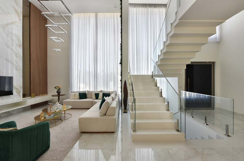 pé direito alto vantagens