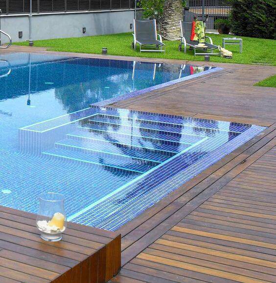 porcelanato imitando madeira piscina