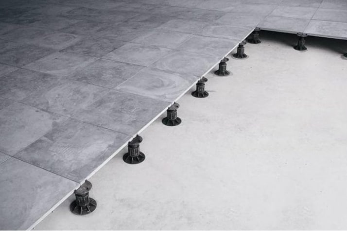 Piso Monolítico de Uretano vs. Epóxi: Qual o Melhor para Seu Projeto?