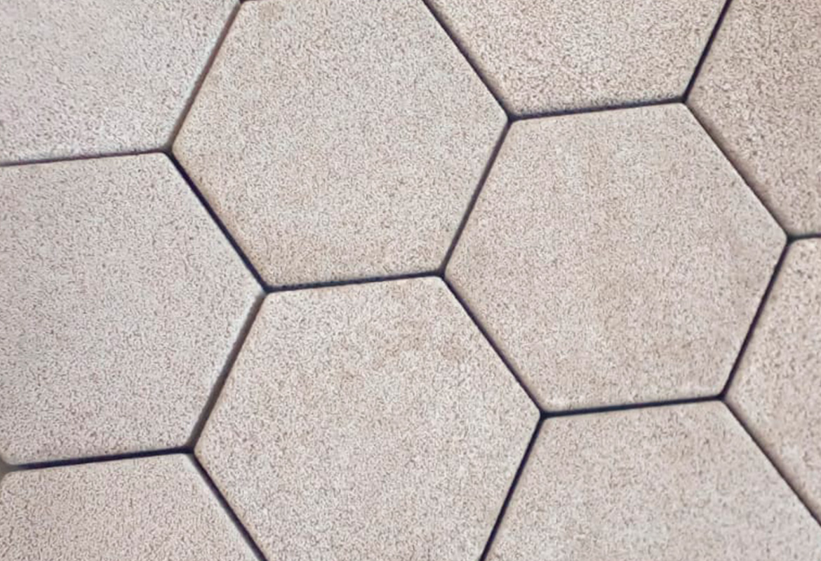 como limpar piso hexagonal