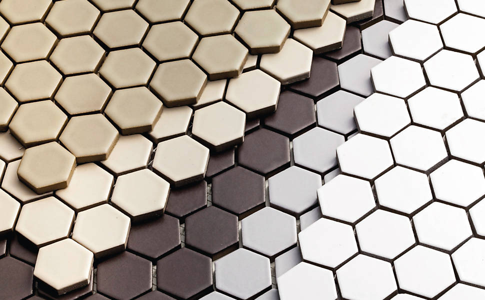 como limpar piso hexagonal