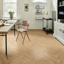 piso vinílico herringbone