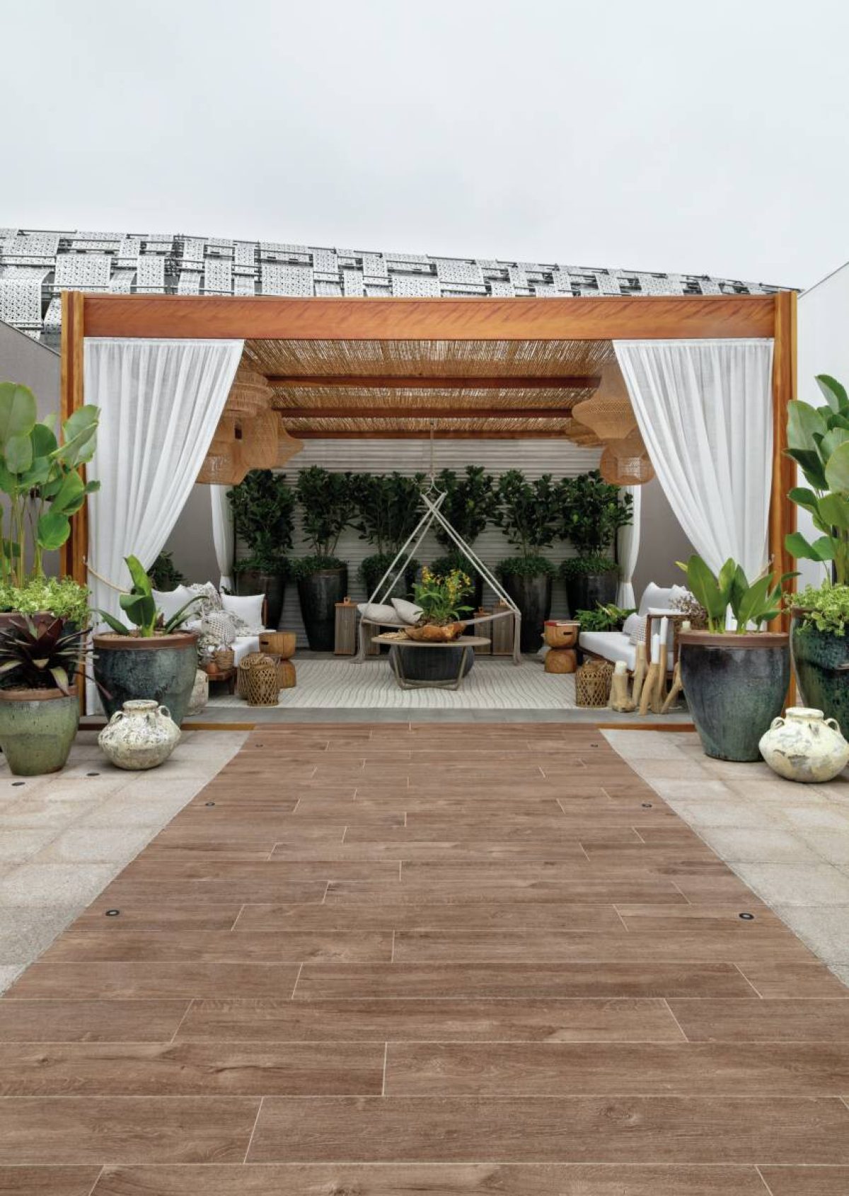 piso amadeirado para área externa resistente ao sol