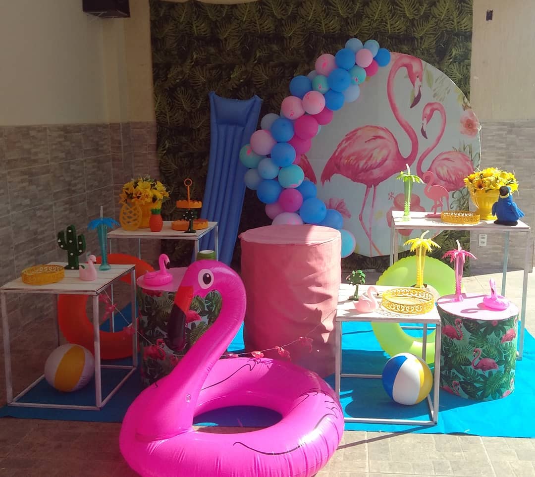 Como Montar uma Estação de Bebidas Refrescante para sua Festa na Piscina