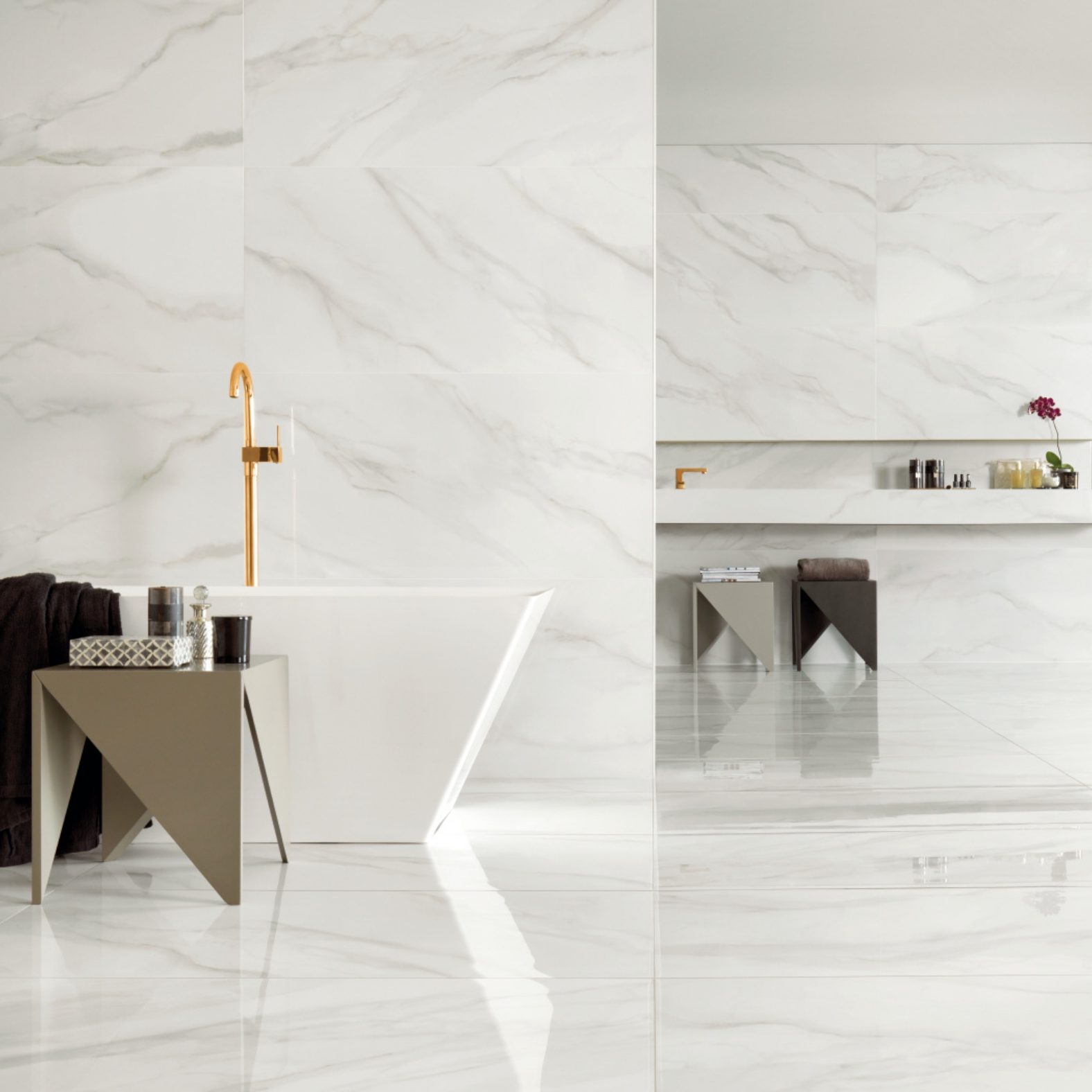 Decoração de Banheiros com Porcelanato Marmorizado Dourado: Dicas e Combinações