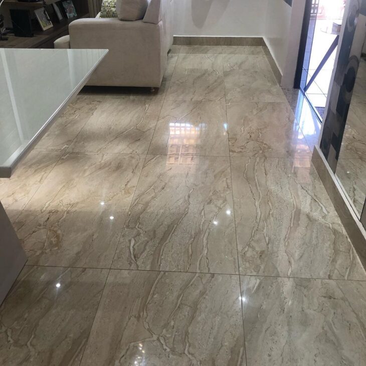 Porcelanato bege claro