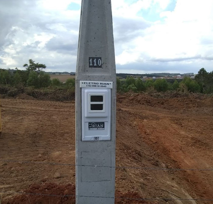 Entenda as Diferenças entre Poste Padrão Monofásico