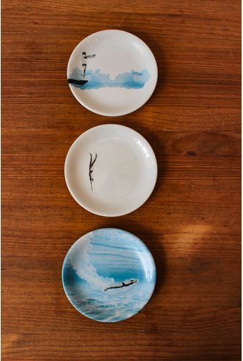 prato decorativo cerâmica ou porcelana qual escolher