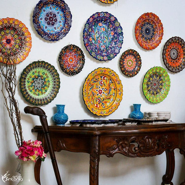 prato decorativo cerâmica ou porcelana qual escolher