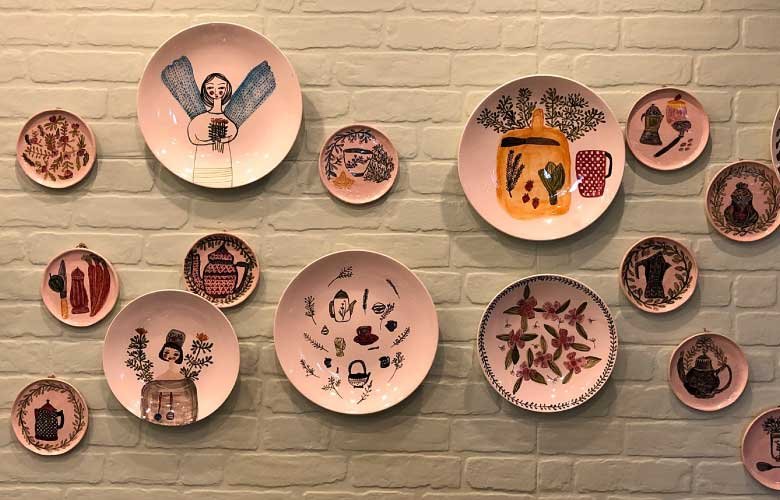 ideias criativas pratos decorativos parede