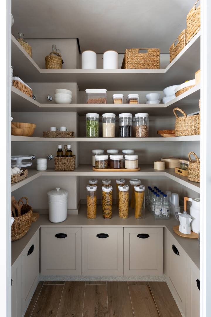 erros comuns ao projetar despensa de cozinha