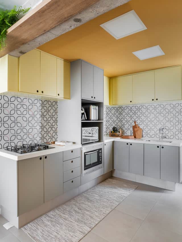 Cozinha simples com pouco espaço