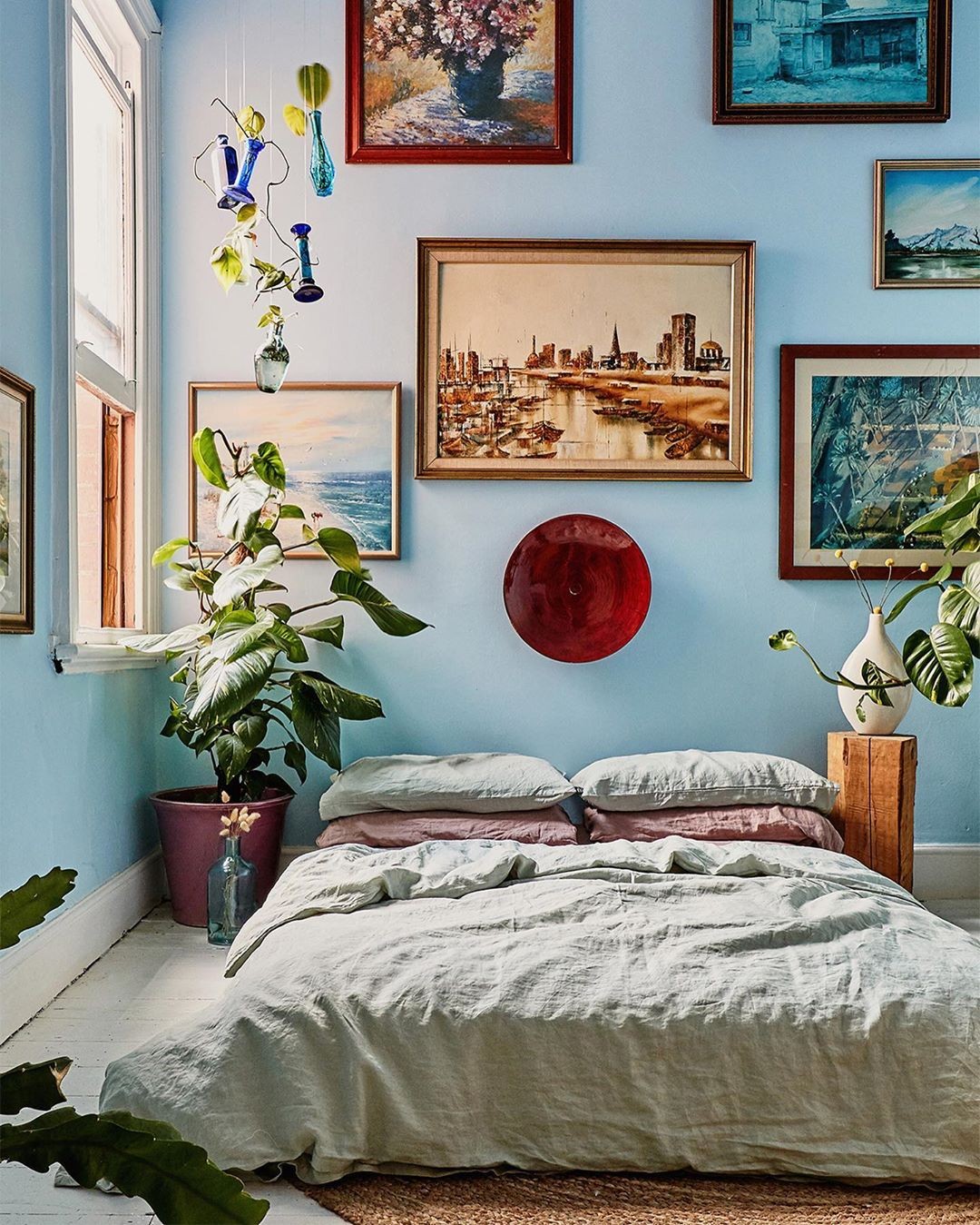 quadro abstrato vs quadro botânico para quarto