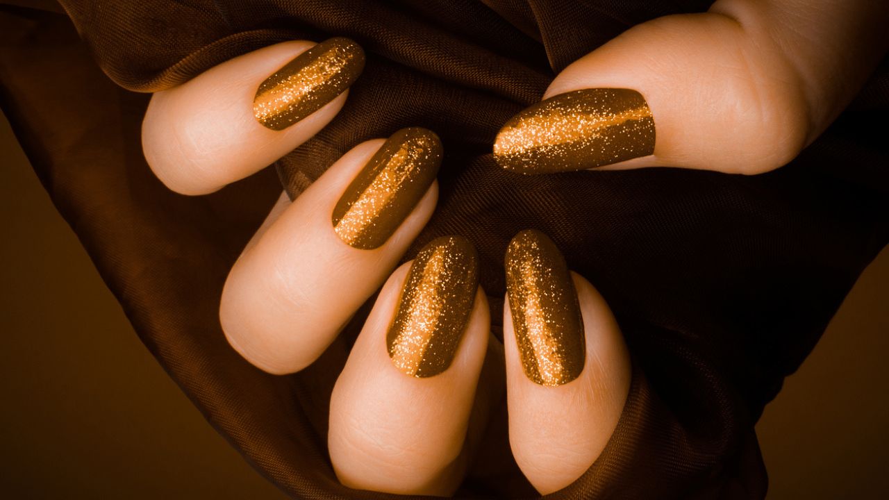 cores que combinam com dourado em roupa