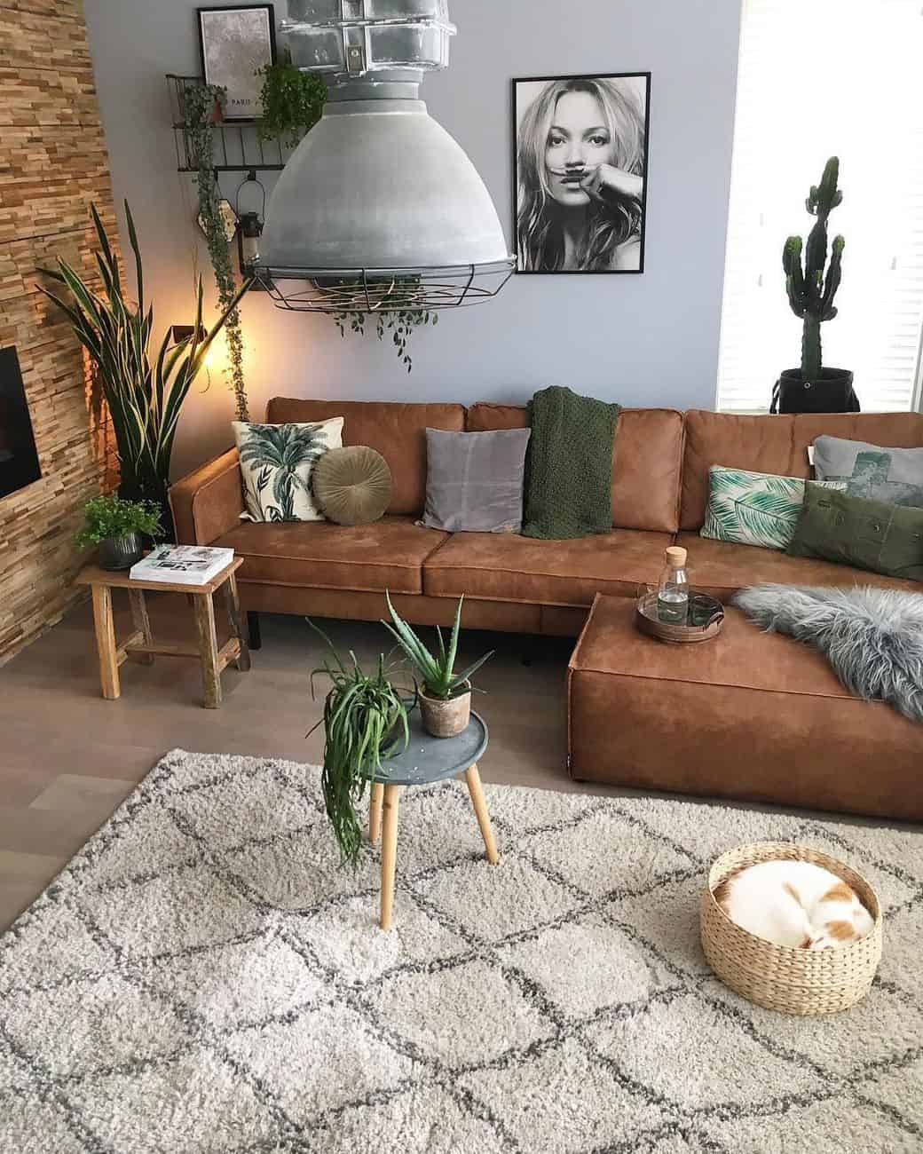 sala marrom e amarelo