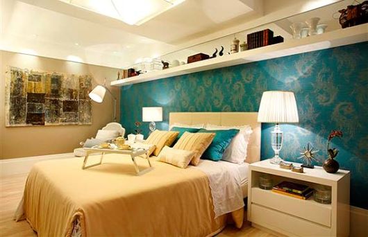quarto azul turquesa e branco